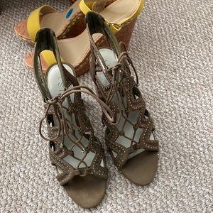 Creating life in wonderful caged, chunky heels by 1 State!